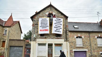 Des squatteurs occupent cette maison de Rennes (Ille-et-Vilaine), photographi&eacute;e ici le 8 mai 2015,&nbsp;dont une octog&eacute;naire revendique la propri&eacute;t&eacute;. (KÉVIN NIGLAUT / CITIZENSIDE / AFP)