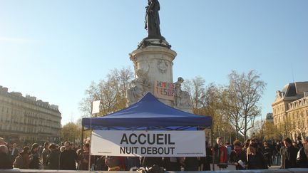 La tente d'accueil de Nuit Debout sur la place de la République à Paris, le 18 avril 2016. (CLEMENT PARROT / FRANCETV INFO)