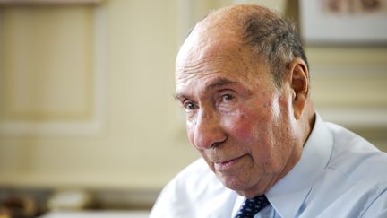 Serge Dassault dans son bureau du rond-point des Champs-Elys&eacute;es, &agrave; Paris, le 12 d&eacute;cembre 2013. (JDD / GILLES BASSIGNAC / SIPA)