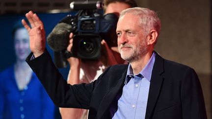 Jeremy Corbyn, représentant de l'aile gauche du Labour, le 12 septembre 2015 à Londres,&nbsp;après son élection à la tête du Parti travailliste britannique. (BEN STANSALL / AFP)