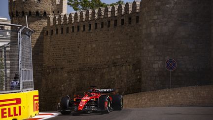 Charles Leclerc en piste à Bakou, le 28 avril 2023. (XAVI BONILLA / AFP)