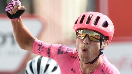 Le Danois magnus Cort Nielsen (EF), pour la troisième fois vainqueur d'étape sur le Vuelta, le 3 septembre au terme de la 19e étape du Tour d'Espagne. (MIGUEL RIOPA / AFP)