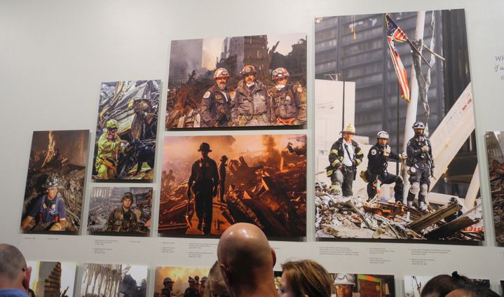 Dans l'exposition "Hope at Ground Zero" à New York.
 (Thomas URBAIN / AFP)