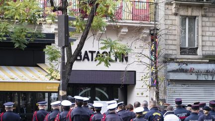 La cérémonie de commémoration des attaques du 13 novembre 2015, devant le Bataclan à Paris, le 13 novembre 2019.&nbsp; (NICOLAS PORTNOI / HANS LUCAS / AFP)