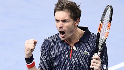 La joie de Nicolas Mahut, qualifié pour le deuxième tour à Bercy (MIGUEL MEDINA / AFP)