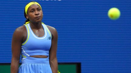 L'Américaine Coco Gauff s'est inclinée face à sa compatriote Emma Navarro, à l'US Open, à New York City, le 1er septembre 2024. (TIMOTHY A. CLARY / AFP)