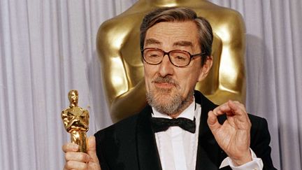 Le réalisateur danois Gabriel Axel recevant un Oscar en 1988 pour son film "Le Festin de Babette".
 (Lennox McLendon/AP/SIPA)