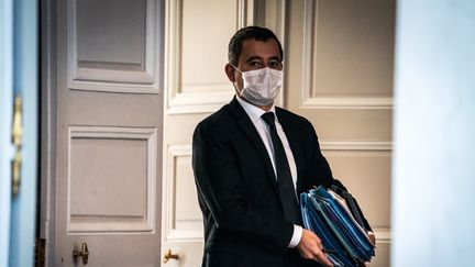 Gérald Darmanin, le 14 octobre 2020, à la sortie du Conseil des ministres, au palais de l'Elysée, à Paris.&nbsp; (XOSE BOUZAS / HANS LUCAS / AFP)