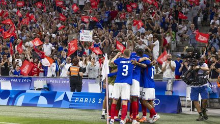 L'équipe de la France masculine de football lors du match contre les États-Unis pendant les Jeux olympiques Paris 2024, au stade de Marseille, le 24 juillet 2024. (LIOT JEAN-MARIE / KMSP)