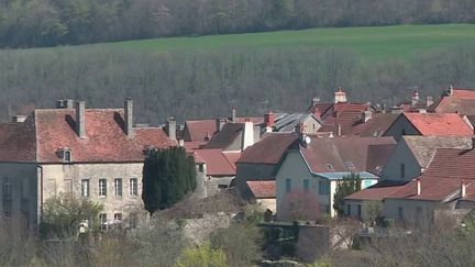 Côte-d’Or : les petites communes touristiques désertées pour les vacances de printemps en plein confinement (France 3)