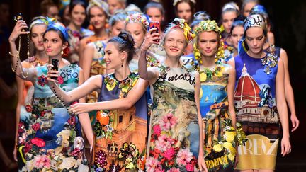 Dolce&amp;Gabbana pap pe 2016, à Milan. 
 (GIUSEPPE CACACE / AFP)