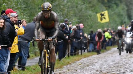 Wout van Aert (Jumbo Visma) durant Paris-Roubaix 2021, le 3 octobre (SHUTTERSTOCK/SIPA / SHUTTERSTOCK via SIPA)