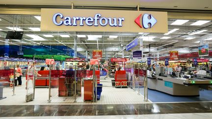 L'hypermarché Carrefour du centre commercial Toison d'or, à Dijon (Côte-d'Or), le 3 août 2016. (MAXPPP)