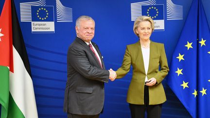 The King of Jordan, Abdullah II, and the President of the European Commission, Ursula von der Leyen, on November 7, 2023 in Brussels (Belgium).  (DURSUN AYDEMIR / ANADOLU / AFP)