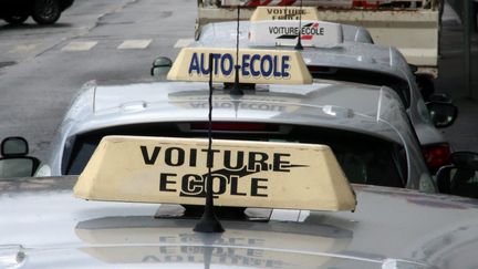 Des voitures d'auto-&eacute;cole &agrave; Thionville (Moselle), le 29 janvier 2015. (MAXPPP)