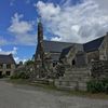 L'église de Trémargat (Côtes-d'Armor), le 28 mai 2019. (ELISE LAMBERT/FRANCEINFO)