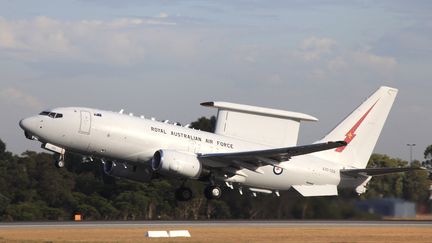 Un avion australien d&eacute;colle pour participer aux recherches du vol MH370, le 4 avril 2014 &agrave; Perth (Australie). (CPL DAVID GIBBS / AUSTRALIAN DEFENCE)