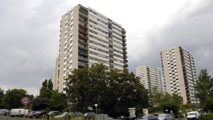 La cit&eacute; des Larris,&nbsp;&agrave;&nbsp;Fontenay-sous-Bois (Val-de-Marne), dont sont originaires les quatorze accus&eacute;s de viols en r&eacute;union pr&eacute;sents au proc&egrave;s. (STEPHANE DE SAKUTIN / AFP)