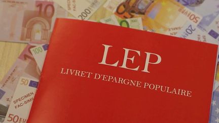 En un an seulement, la collecte du Livret A, pourtant le placement préféré des Français, a été divisée par trois.  Celui du Compte d’épargne populaire a même été réduit de deux.