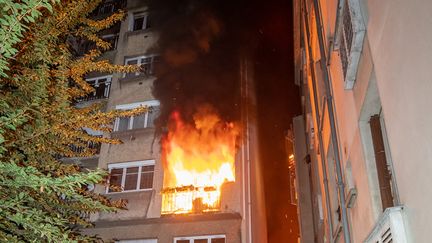 L'incendie du bâtiment à Vincennes en Île-de-france le 11 août 2020. (MARC LOUKACHINE / BSPP - BRIGADE DE SAPEURS-POMPIE)