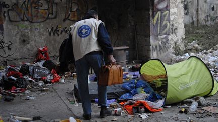 Une &eacute;quipe de l'association M&eacute;decins du monde effectue une maraude, le 13 f&eacute;vrier 2012 &agrave; Marseille (Bouches-du-Rh&ocirc;ne).&nbsp; (SEGURAN / ZEPPELINNETWORK / SIPA)