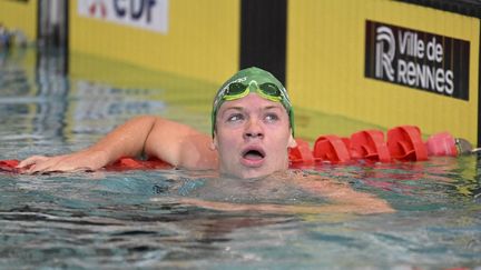 Le nageur Léon Marchand après sa série du 200 mètres nage libre aux championnats de France, le 12 juin 2023. (STEPHANE KEMPINAIRE / AFP)