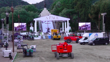 Visite du pape en Corse : Ajaccio en pleine ébullition à l'approche de l'évènement (France 2)