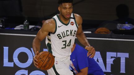 Giannis Antetokounmpo, élu défenseur de l'année en NBA (MIKE EHRMANN / GETTY IMAGES NORTH AMERICA)