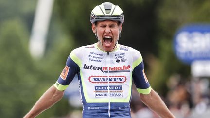 Taco van der Hoorn a remporté la troisième étape du Tour d'Italie, lundi 10 mai 2021 à Canale, dans le Piémont. (LUCA BETTINI / AFP)