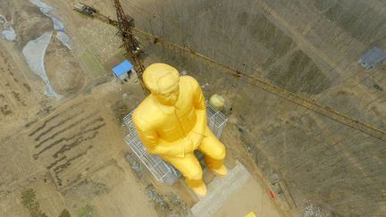 La statue est d'une hauteur de 36,6 mètres. (IMAGINECHINA / AFP)