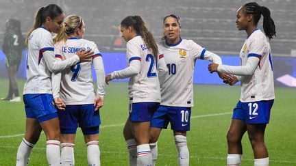 Football : les Bleues s'imposent sans trembler face au Nigeria