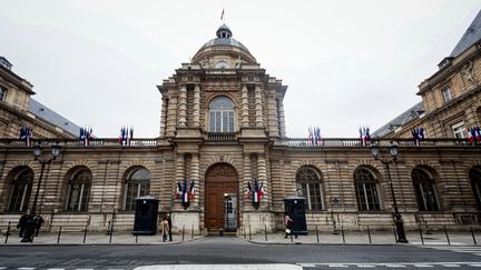 L'entrée du Sénat, à Paris, le 26 janvier 2022. (MARTIN NODA / HANS LUCAS / AFP)