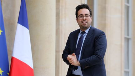 Le secrétaire d'État chargé du Numérique, Mounir Mahjoubi, à l'Elysée le 26 mars 2018. (LUDOVIC MARIN / AFP)