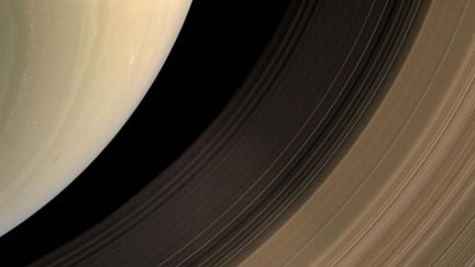 Reste que les anneaux sont un point d'intérêt majeur de la mission Cassini. Le but est de déterminer comment ils se sont formés et comment ils ont évolué au cours du temps. (NASA / JPL / SPACE SCIENCE INSTITUTE)