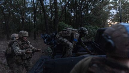 Ukrainian soldiers near Pokrovsk, Donetsk region, on July 31, 2024. (DIEGO HERRERA CARCEDO / ANADOLU / AFP)