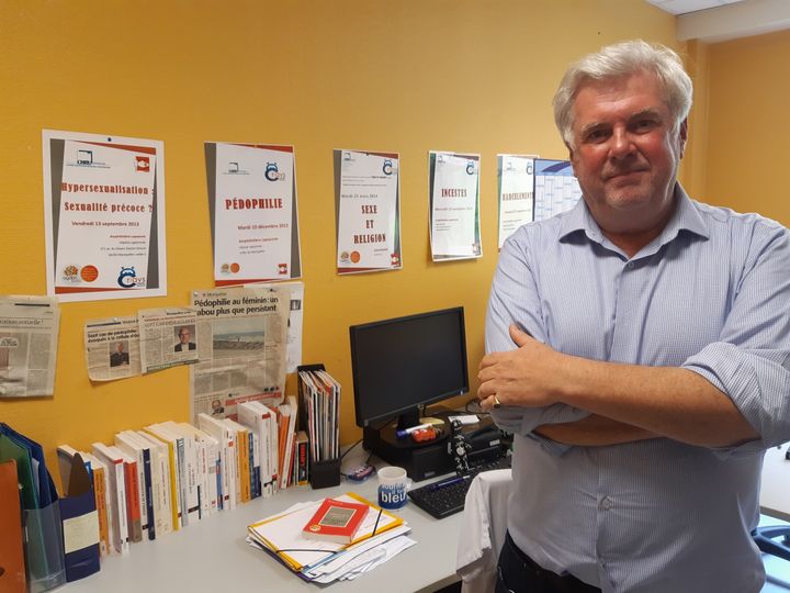 Wayne Bodkin, docteur en psychothérapie, spécialiste du suivi des violences sexuelles, en octobre 2021. (JEROME JADOT / RADIO FRANCE)