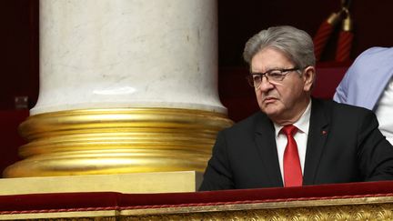 Jean-Luc Mélenchon assiste aux débats à l'Assemblée nationale, à Paris, le 4 décembre 2024. (ALAIN JOCARD / AFP)