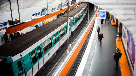 Les quais d'une station du métro parisien le 10 janvier 2020, lors d'un mouvement de grève à la RATP. (MARTIN BUREAU / AFP)