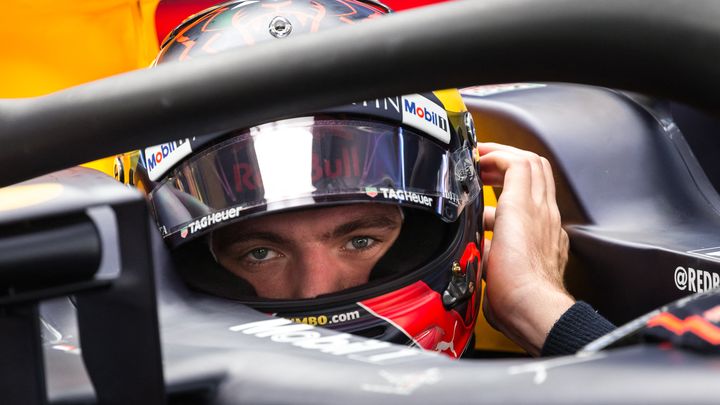 Max Verstappen dans sa Red Bull, lors des tests de fin de saison à Abu Dhabi, le 27 novembre 2018. (SEBASTIAAN ROZENDAAL / AFP)