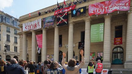 Touchés de plein fouet par la crise, les intermittents&nbsp;se sont déjà fortement mobilisés&nbsp;en France en occupant des théâtres - ici, l'Odéon - pour réclamer une meilleure prise en compte de leurs difficultés. (MYRIAM TIRLER / HANS LUCAS)