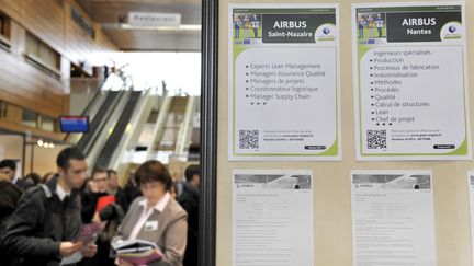 Petites annonces dans un bureau Pôle Emploi de Nantes. (ALAIN LE BOT / PHOTONONSTOP)