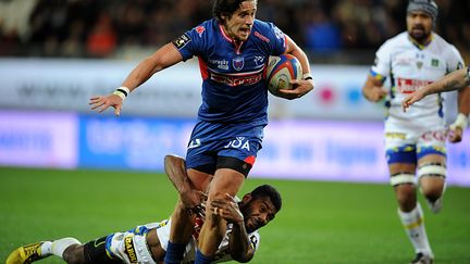 Après ses deux commotions avec Grenoble la saison dernière, Armand Batlle sera arrêté trois mois s'il en subit encore une. (JEAN-PIERRE CLATOT / AFP)