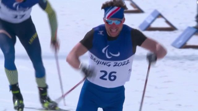 Après une déception au para biathlon, Benjamin Daviet est récompensé. Le porte-drapeau de la délégation française a décroché la médaille d'or paralympique au sprint du para ski de fond (3'07"5), dans la catégorie assis, en devançant l'Allemand Marco Maier (3'08"08) et l'Ukraine Grygorii Vovchynskyi (3'09"3).