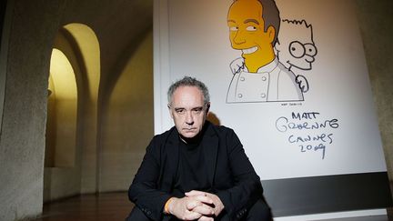 Signe de sa perçée dans la culture populaire : Matt Groening l'a immortalisé dans un épîsode des Simpsons en 2009. Une vraie consécration qui n'a pourtant pas l'air de faire rigoler le génial chef catalan.
 (Matthew Lloyd/ Getty for Somerset House)