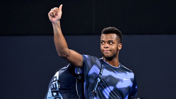 Le Français Giovanni Mpetshi Perricard après sa défaite en demi-finale du tournoi de Brisbane, le 4 janvier 2025. (WILLIAM WEST / AFP)