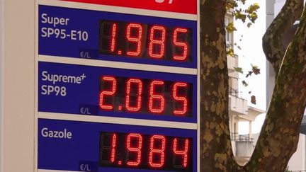 Prix des carburants : une nouvelle aide de 100 euros par an (France 2)