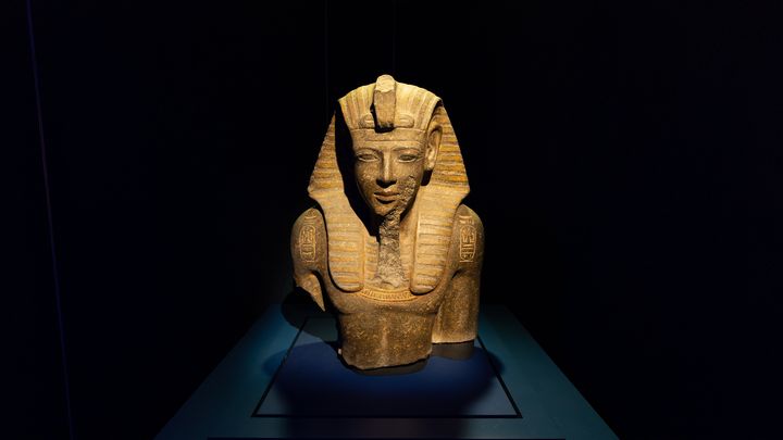 Buste en granit de Merenptah 

Nouvel Empire, XIXe dynastie (© 2020 World Heritage Exhibitions)