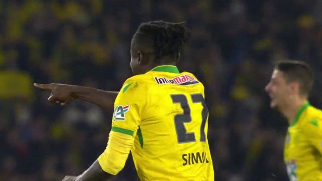 Pour le 4ème tir au but, Moses Simon ne tremble pas et prend Nübel à contre-pied. Le Stade de la Beaujoire exulte et le FC Nantes se qualifie pour la finale de la Coupe de France ! Les hommes d'Antoine Kombouaré retrouveront l'OGC Nice au Stade de France !