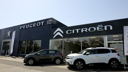 Une concession Peugeot Citroën du groupe Stallantis à Auch (Gers). (SEBASTIEN LAPEYRERE / HANS LUCAS via AFP)