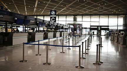 L'aéroport international de Narita, à Tokyo (Japon) le 7 avril 2020. Illustration. (CHARLY TRIBALLEAU / AFP)